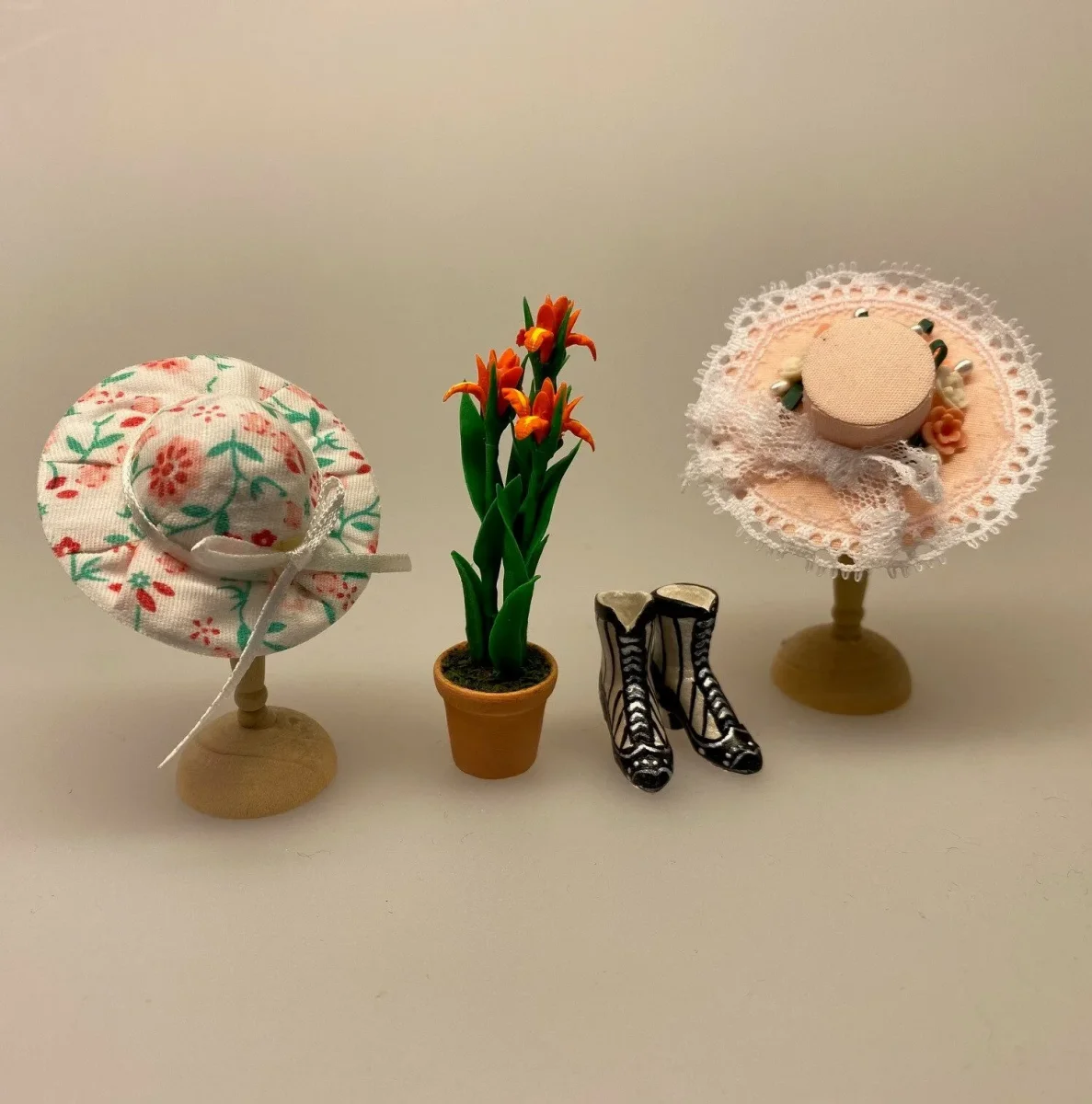 Blomstret Miniature Hat med Bånd - Billede 3